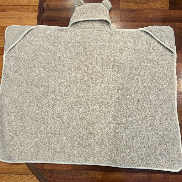 UGG Other - UGG Sherpa Hooded Throw Kids 50”x40” Cozy Cream Color